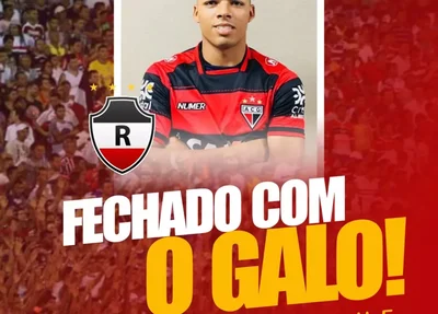 Lateral-direito Carlos Henrique
