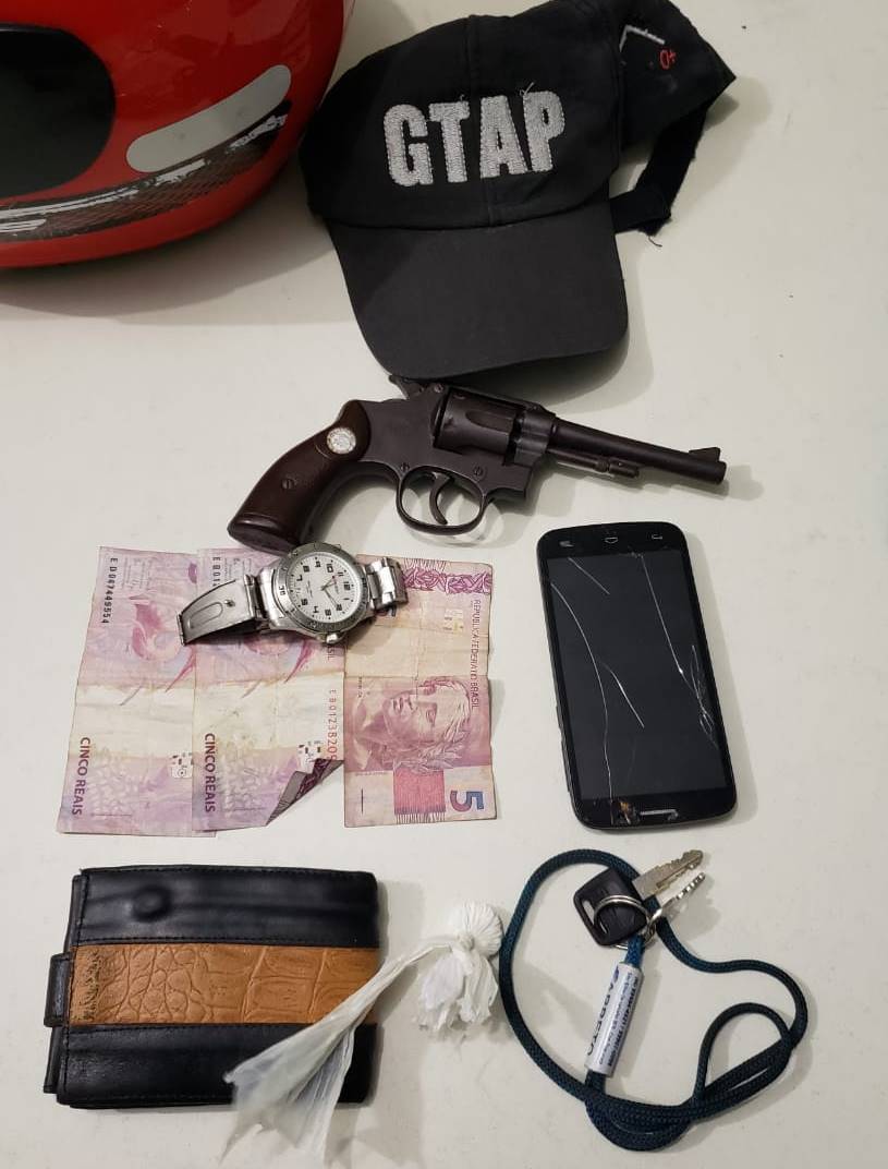 Materiais apreendidos com o menor