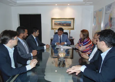 Wellington Dias sanciona Lei que reorganiza carreira de auditor governamental