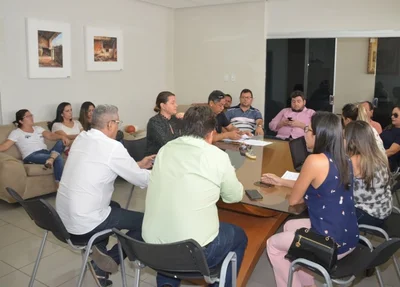 Vereadores discutem projeto com profissionais de nível superior