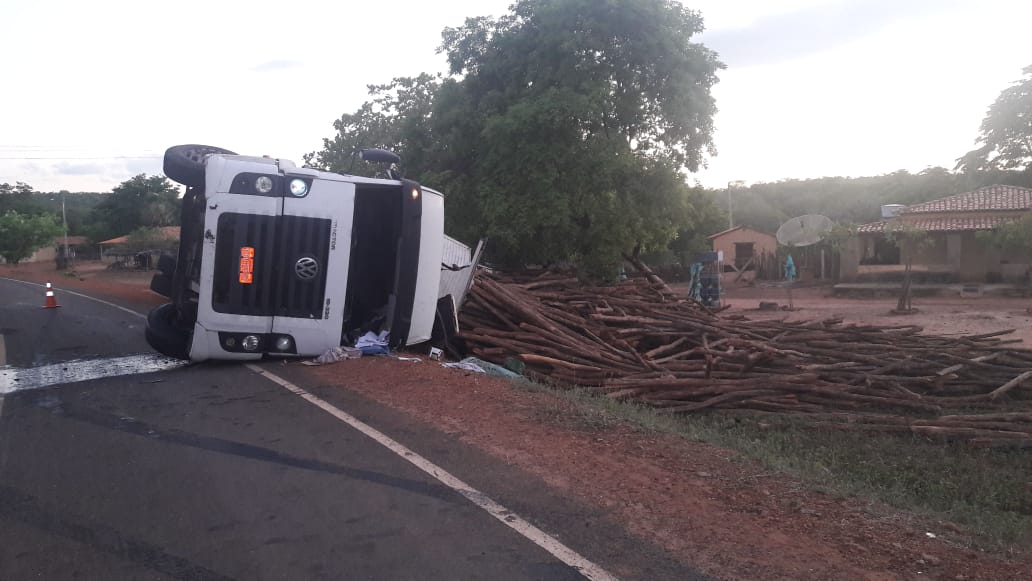 Caminhão envolvido no acidente