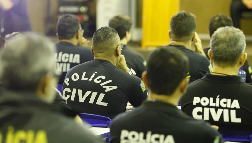 Agentes e Delegados de Polícia participando do curso