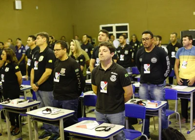Delegado Cadena Júnior participando do curso