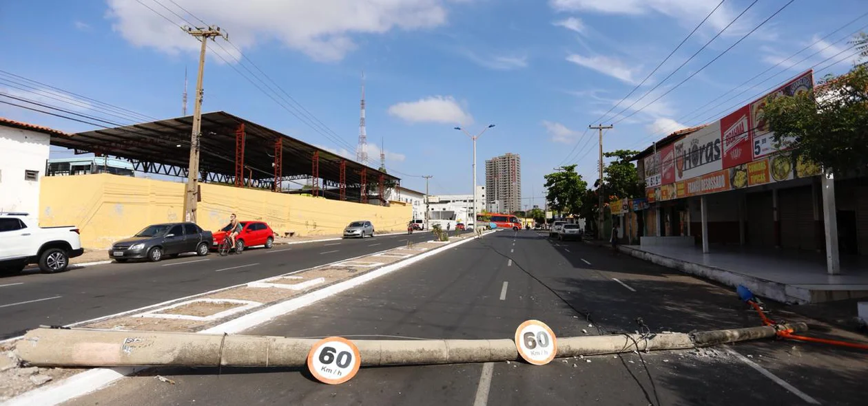 Poste tomou toda a pista