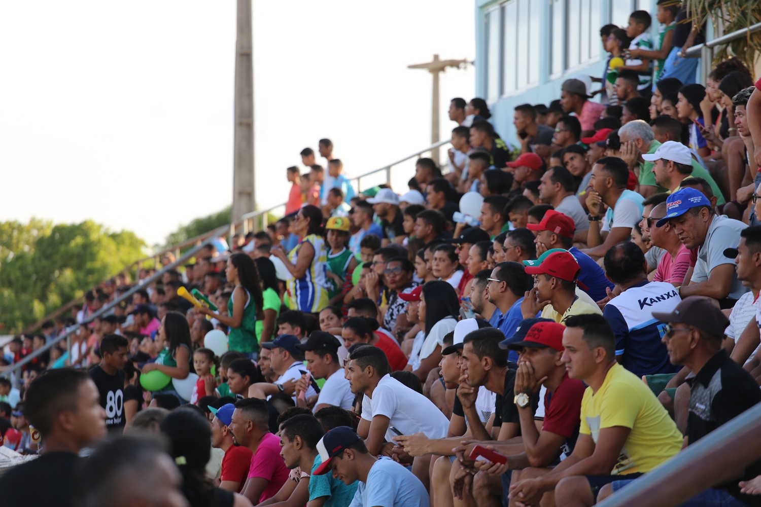 Público acompanha o Campeonato Altoense de Futebol