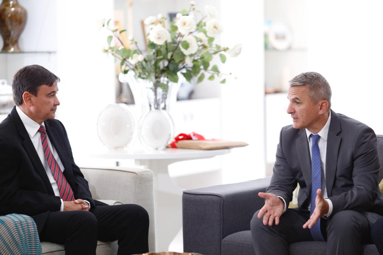 Serge Giordano em visita ao governador Wellington Dias