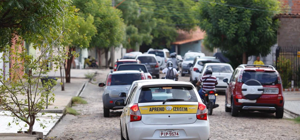 Trânsito foi desviado para uma via lateral