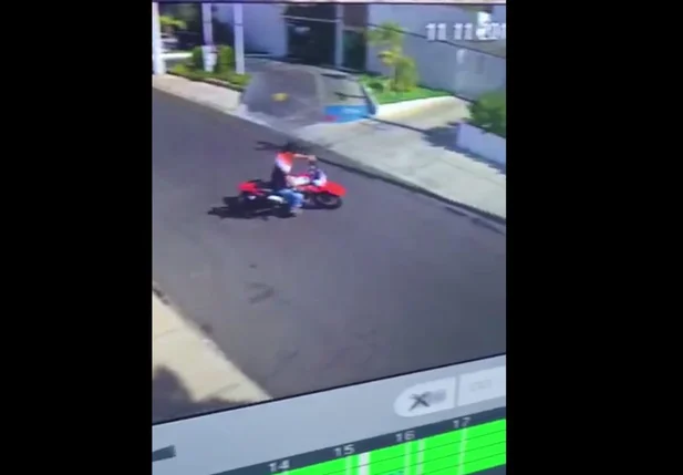 Veículo furtado no bairro Noivos