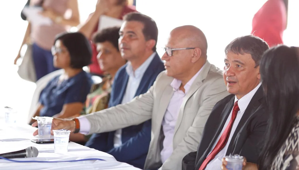Autoridades presentes na solenidade