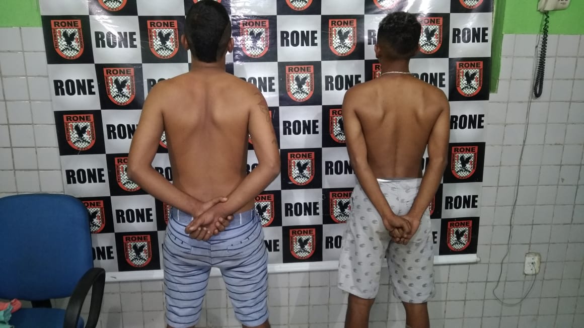 Jovens encontrados com moto roubada