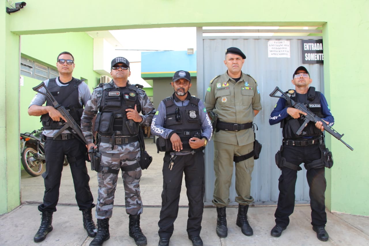 Policiais que participaram da operação