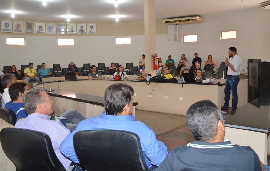 Técnico apresenta dados sobre gastos com a Saúde