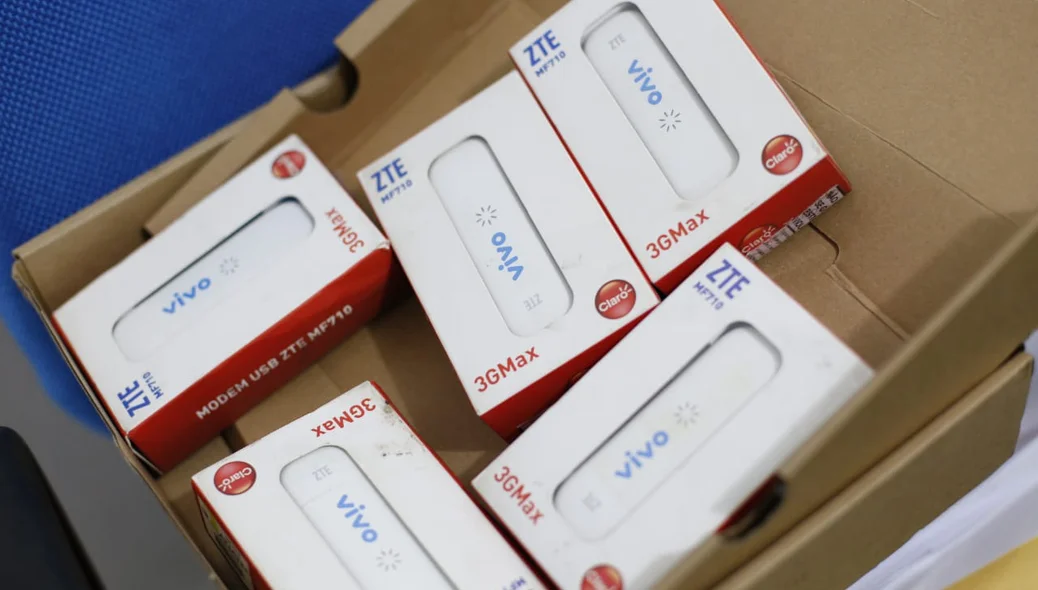 Modens que foram levados da loja de celular