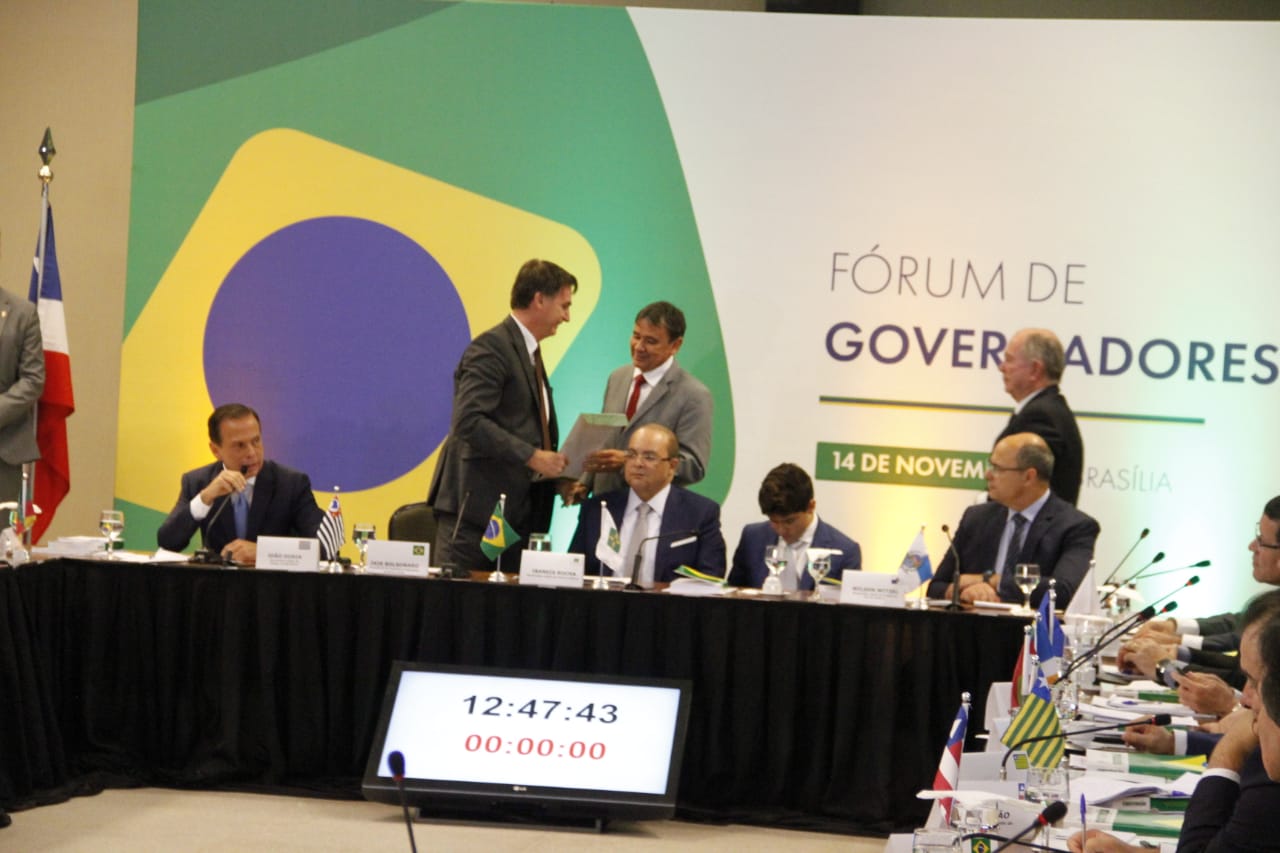 Wellington Dias entrega carta a Jair Bolsonaro