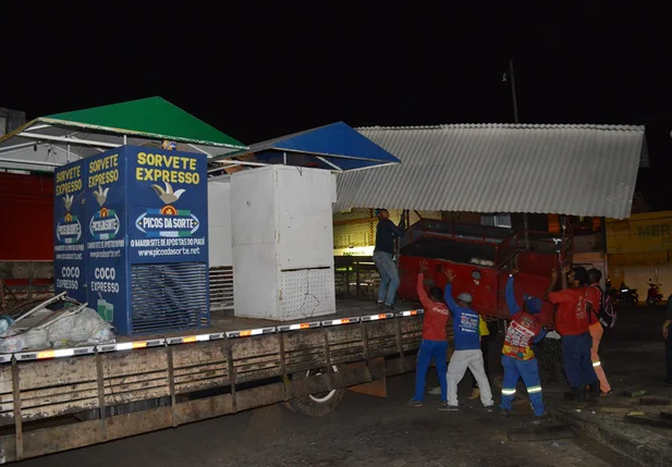 Remoção de trailers de praças em Picos