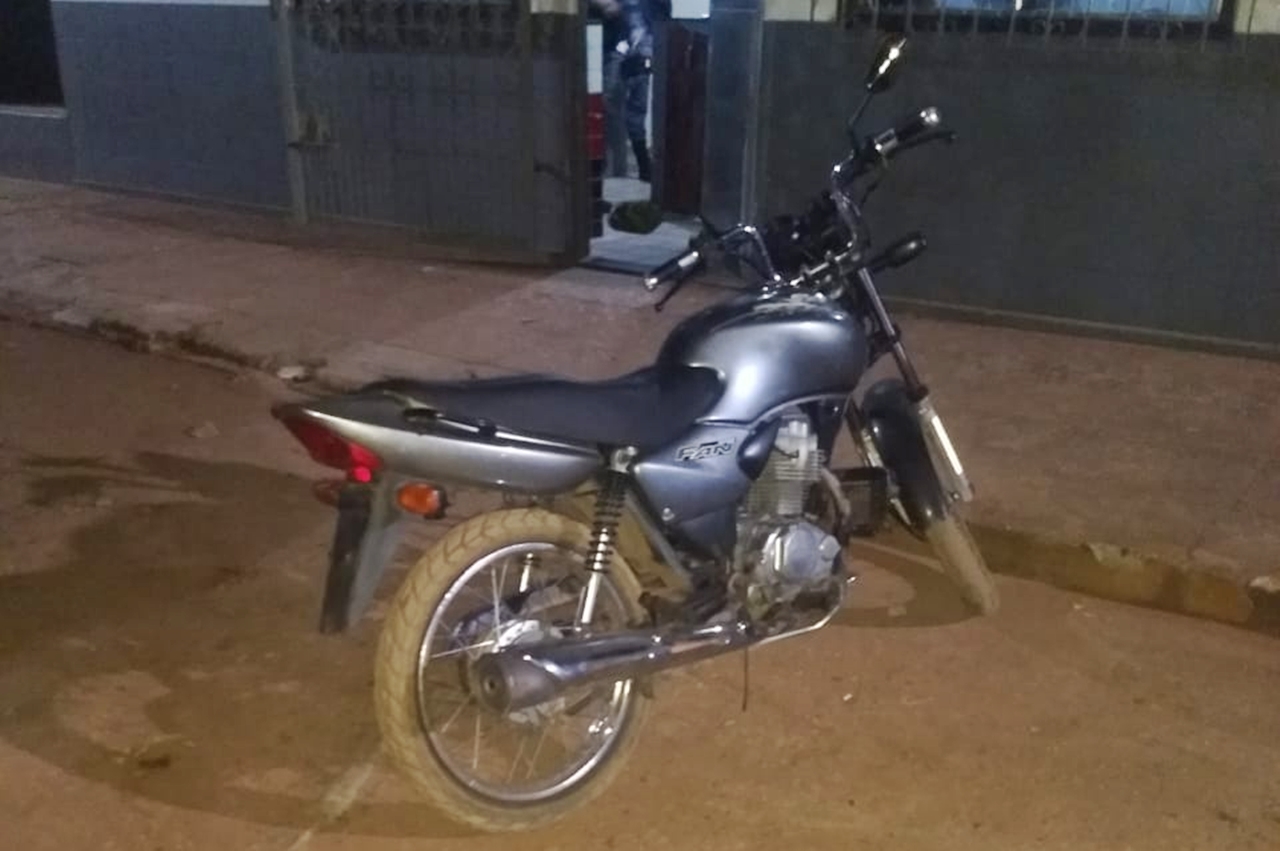 Motocicleta encontrada pela Polícia Militar