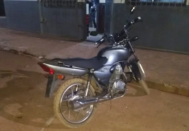 Motocicleta encontrada pela Polícia Militar