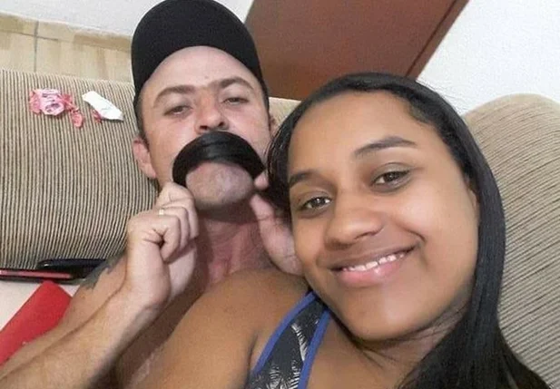 Marcos Roberto Parreira e Larissa Carolina Bernardo