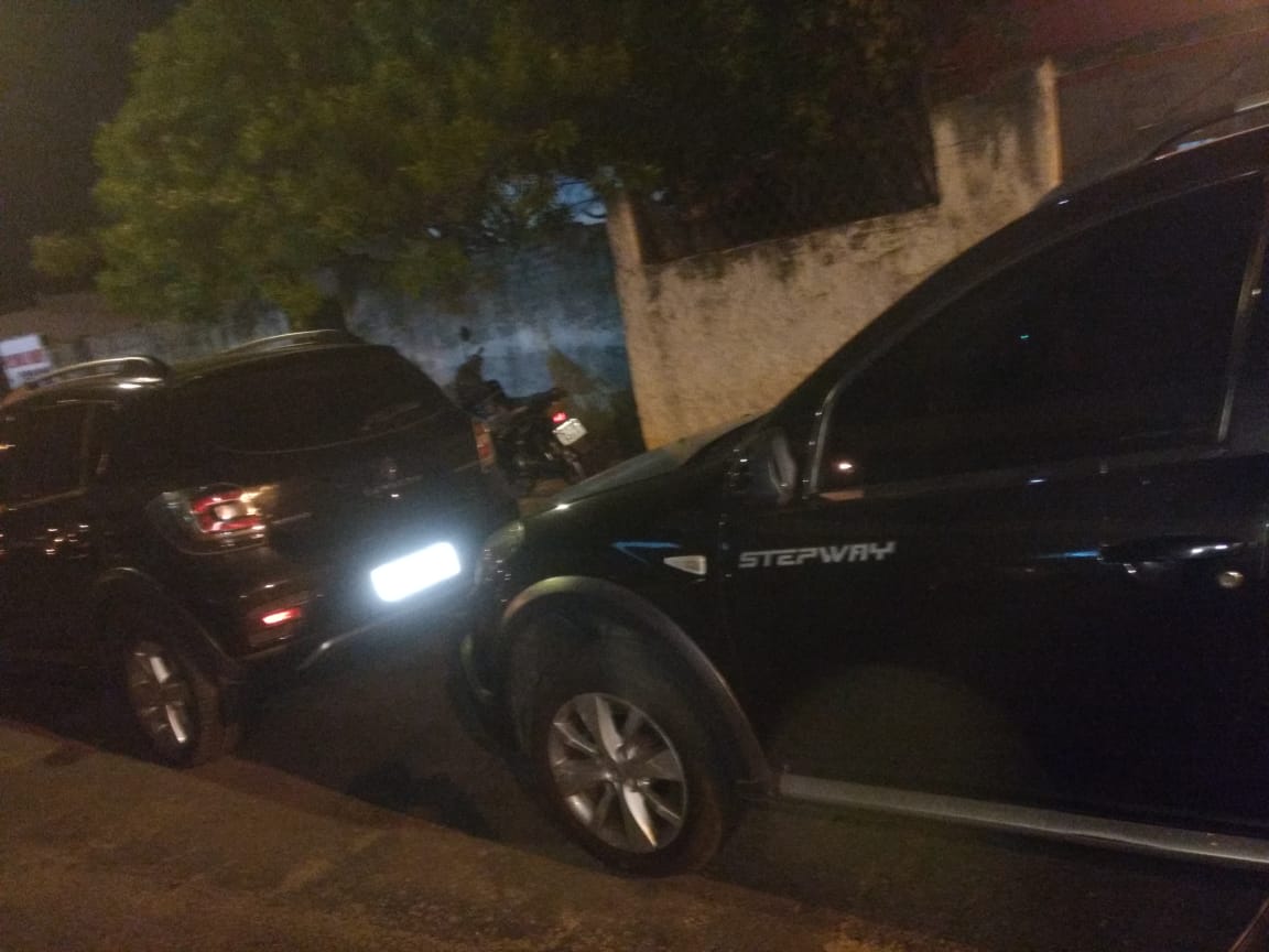 O veículo modelo Sandero foi recuperado pela Polícia Militar