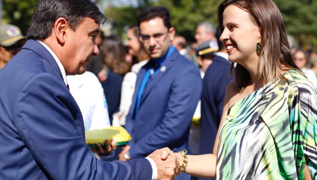 Governador Wellington Dias em solenidade no QCG