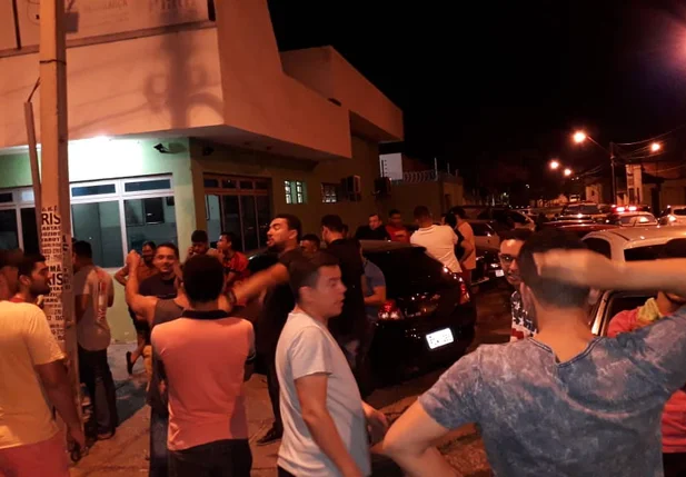 Motoristas na Central de Flagrantes de Teresina