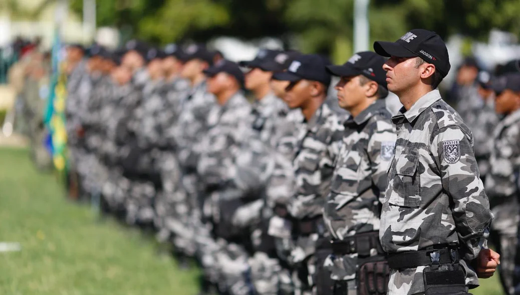 Policiais do RONE durante solenidade em alusão ao Dia da Bandeira