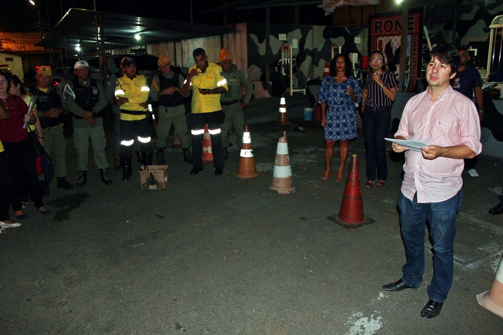 Samuel Silveira em reunião do Vila Bairro Segurança