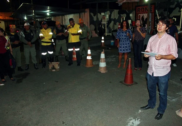 Samuel Silveira em reunião do Vila Bairro Segurança