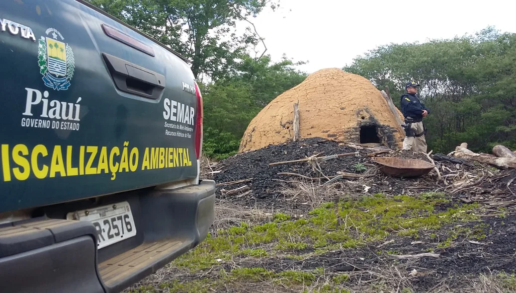 A Operação Sustentare demoliu duas carvoeiras clandestinas 