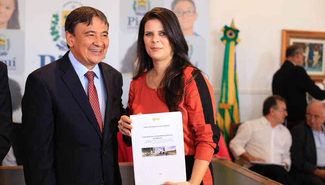 Governador Wellington Dias na solenidade de entrega de lote 
