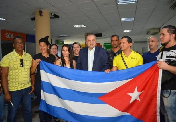 Florentino Neto se despede de médicos cubanos