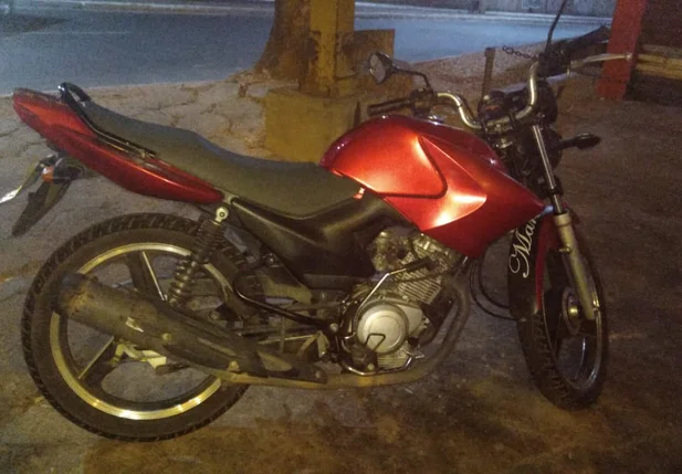 A motocicleta possuía restrição de roubo/furto 