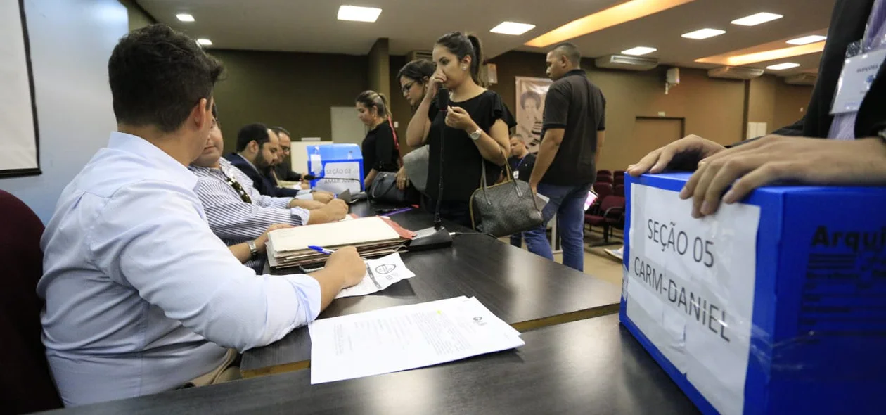 Advogados contabilizam urnas da eleição da OAB