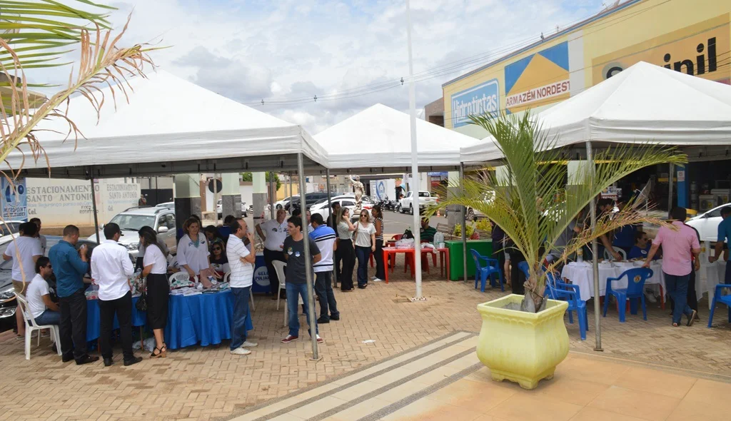 Movimentação intensa na  Praça da OAB.