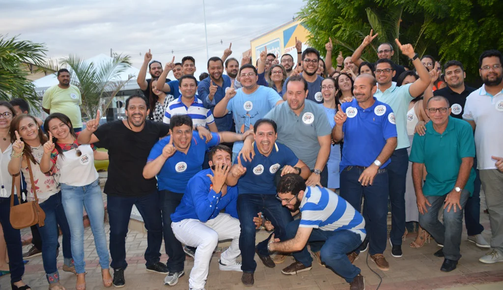 Simpatizantes de Kléber Curica comemoram eleição