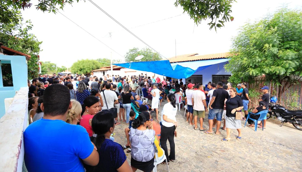 Centenas de pessoas participaram do velório 