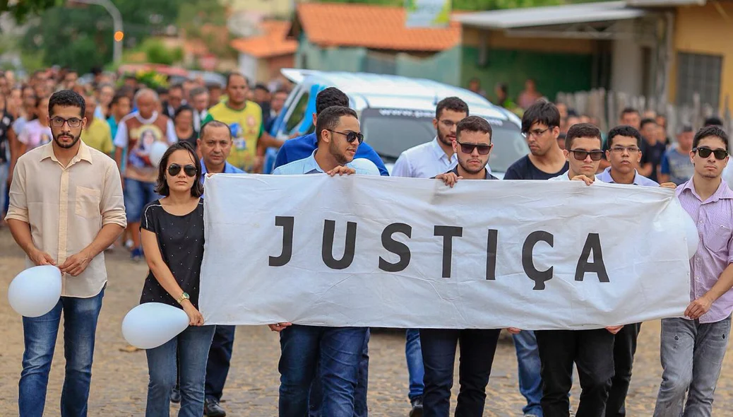 Amigos de Rayron Holanda pedem justiça 