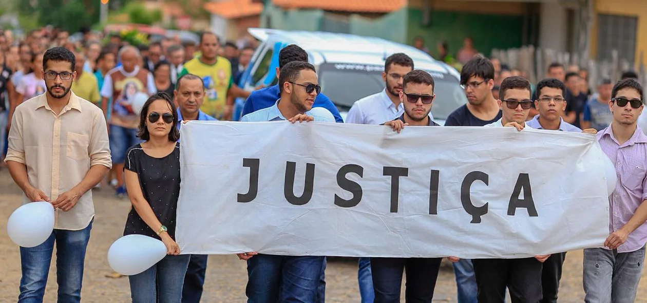 Amigos de Rayron Holanda pedem justiça 