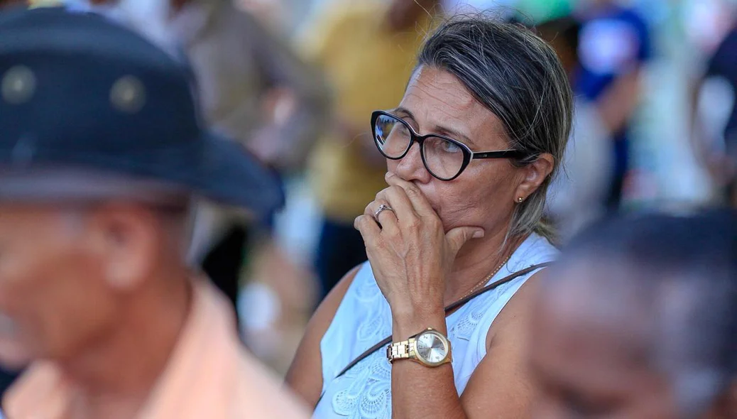 Muita emoção no velório de Rayron Holanda