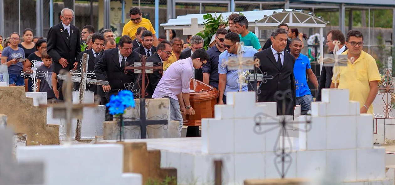 O sepultamento foi realizado no cemitério Sambaiba 
