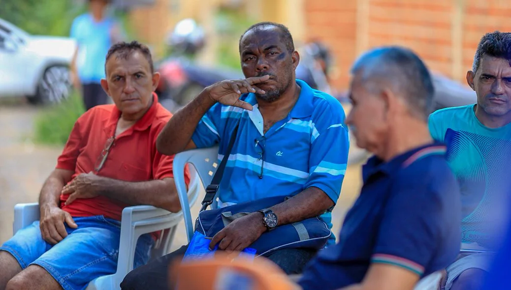 Vizinhos no velório de Rayron Holanda
