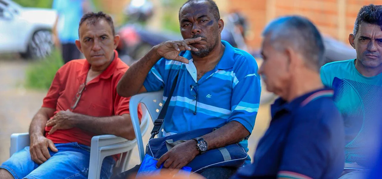 Vizinhos no velório de Rayron Holanda