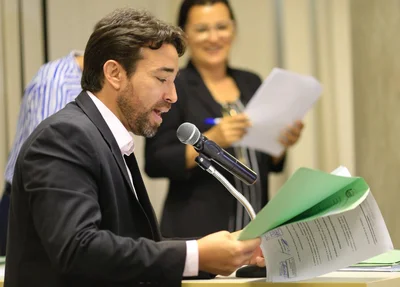 Marden Menezes durante sessão na Alepi