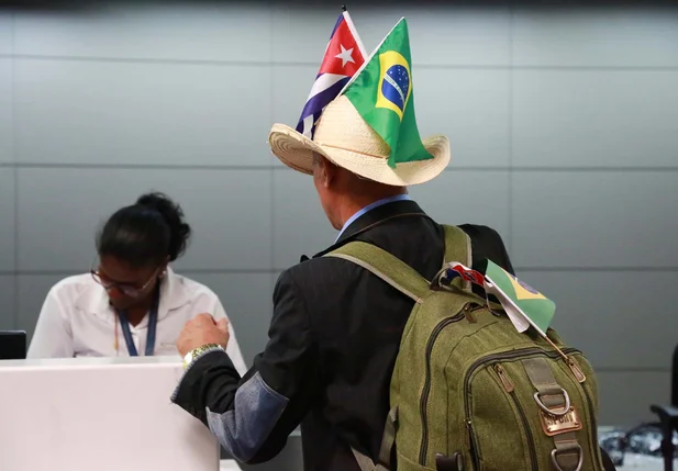 Médico cubano se despede do Brasil