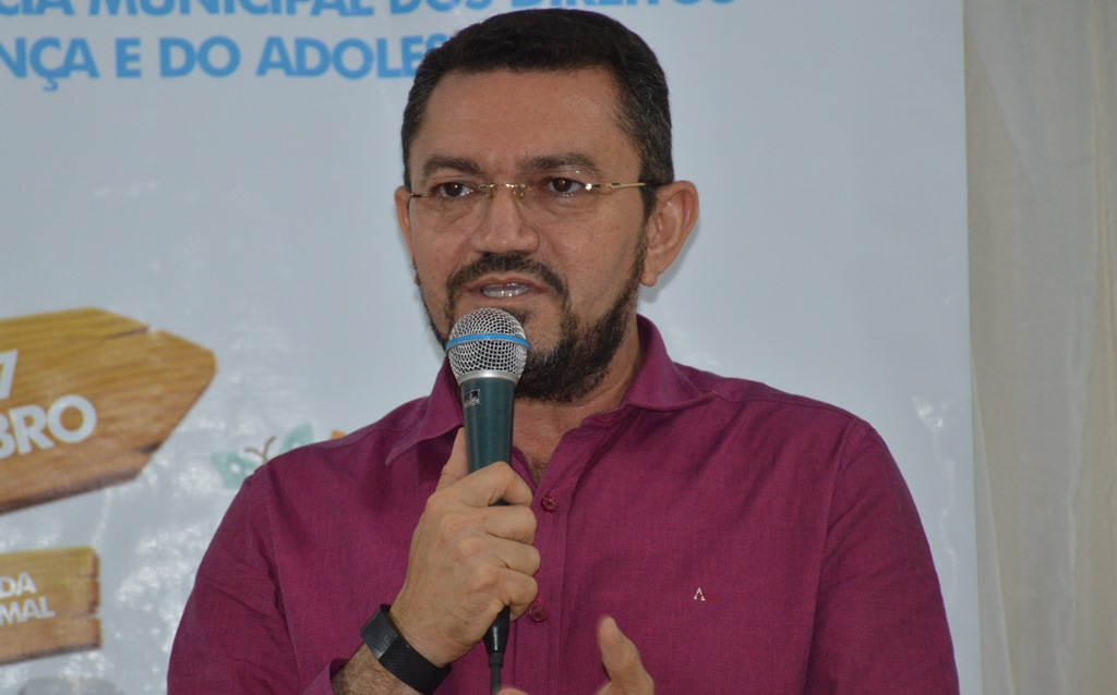 Padre Walmir destaca importância do debate