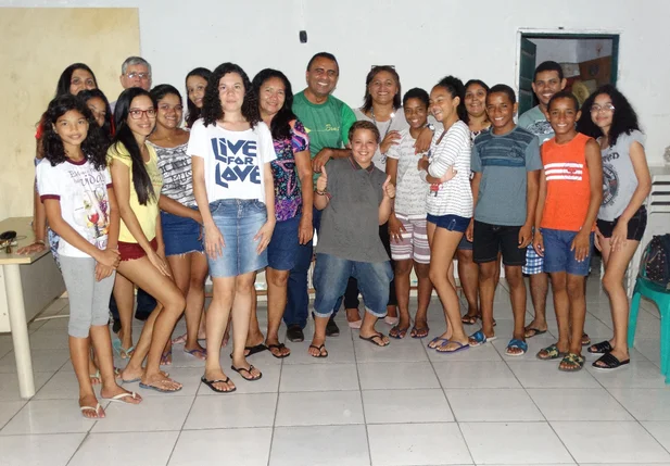Projeto social leva curso de inglês no bairro Risoleta Neves