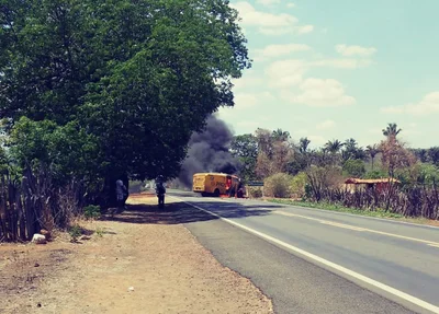 Bandidos tentam roubar dinheiro de carro forte da Prosegur