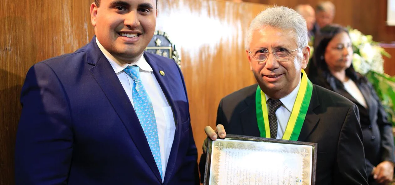 Georgiano homenageia Elisvaldo 