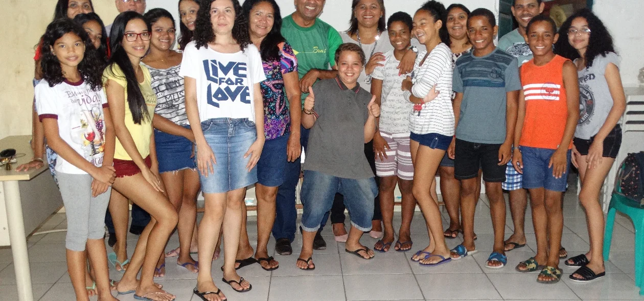 Grupo reunido após aula do curso de inglês 