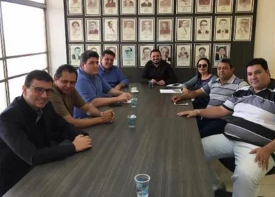 Padre Walmir discute com aliados eleição da Câmara de Picos